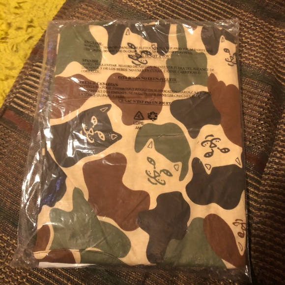 SOLD ON MER-CARI - Picture 4 of 4